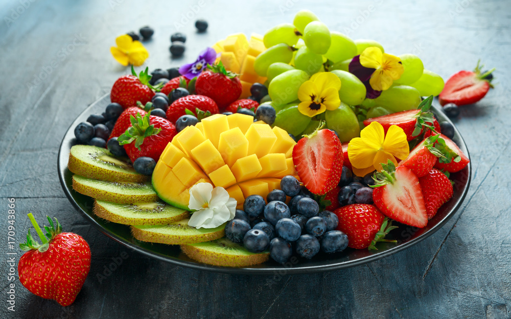 Wall mural Colorful Mixed Fruit platter with Mango, Strawberry, Blueberry, Kiwi and Green Grape. Healthy food