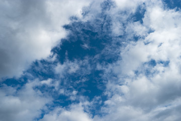 Obraz premium Blue sky with copyspace in center