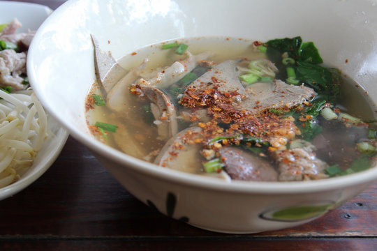 Thai style clear soup with pork organ and minced pork with rice.
