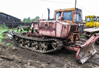 Fototapeta na wymiar Трактор для уборки леса