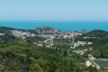 Obraz premium Sunny view of Amasra city with Black sea horizon
