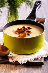 Cauliflower soup with fried mushrooms