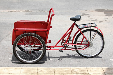 Fototapeta na wymiar Old cycle rickshaw in Thailand