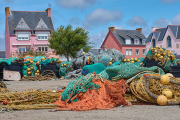 Fischernetze im Fischereihafen von Guilvinec in der Bretagne