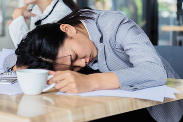Obraz na płótnie Canvas sleepy and lazy business asian girl sleep at meeting