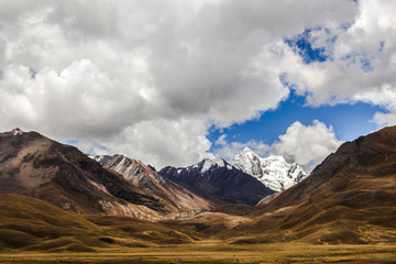 The Huascarán under some rays of sun that slip between the clouds.