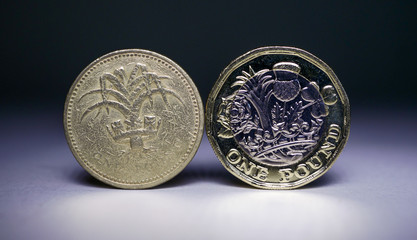 Old and new UK one pound coins