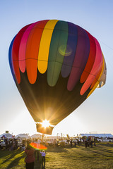 Obraz premium hot air balloon about to take off in the evening light
