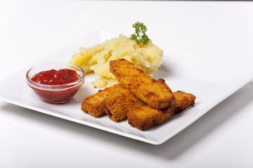 Fischstäbchen mit Kartoffelsalat