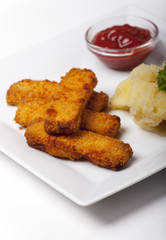 Fischstäbchen mit Kartoffelsalat