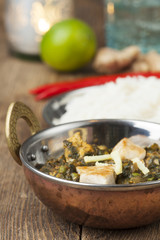 indischen Murgh Palak Gericht mit Reis
