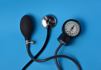 Stethoscope and pressure meter