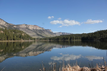 Fototapeta na wymiar Pristine mountain lake