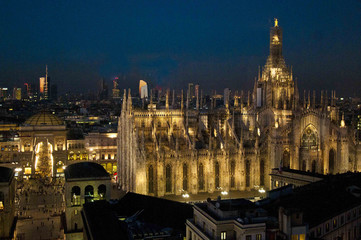 Obraz premium Milano di notte