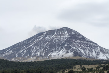 Fototapeta premium Fumarola Volcán Popocatépetl, Estado de México