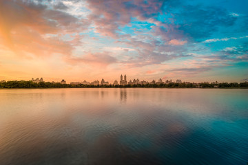 Obraz premium Sunset over Central Park Lake