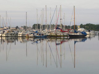 Fototapeta premium Sailing boats in late afternoon sun