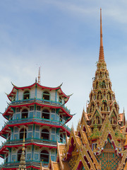 Fototapeta premium Wat Tham Seua , Thai and Chinese temples.