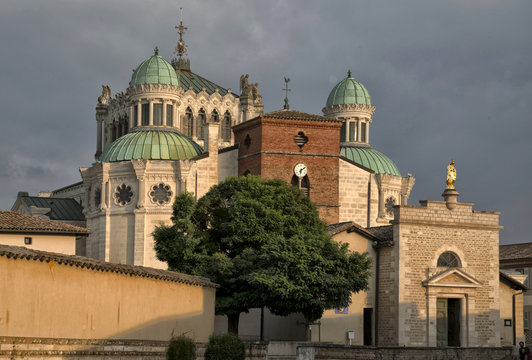 Basilique d'Ars-sur-Formans, Ain, France