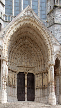 Entr&eacute;e de l'&eacute;glise