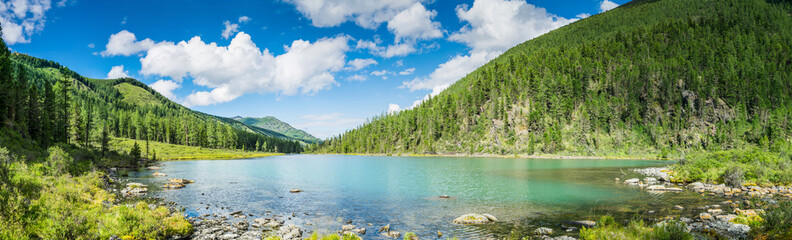 Panoramic view on mountain lake in front of mountain range, national park in Altai republic, Siberia, Russia - obrazy, fototapety, plakaty