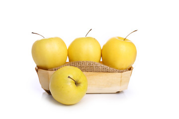 pomme jaune sur fond blanc,golden
