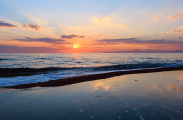 Obraz premium Sunset on sea beach