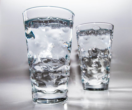 Mineralwasser in einem Glas
