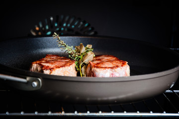 Steaks im Backofen Ofen  Pfanne Fleisch braten
