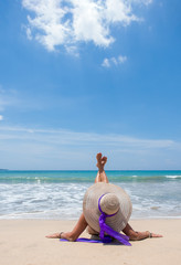 Fototapeta premium Classy woman on the beach