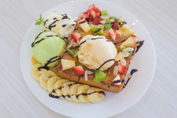 honey toast and ice cream with Mixed Fruit on bread