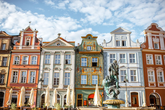 Fototapeta View on the beautiful old buildings with Neptune fountain on the Maket square in Poznan city during the morning light in Poland