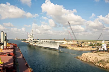 Cercles muraux Porte Golfe du Mexique, port de Brownsville, États-Unis, vue sur le chenal maritime, la jetée et le complexe de fret