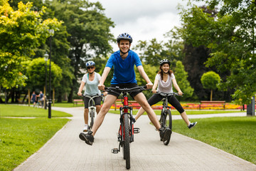 Fototapeta premium Healthy lifestyle - people riding bicycles in city park 