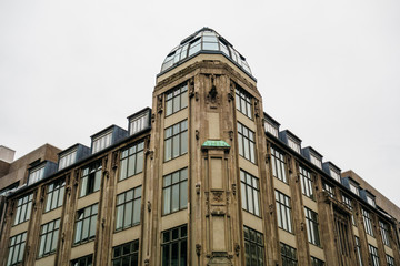 Fototapeta na wymiar historical corner building at berlin, mitte