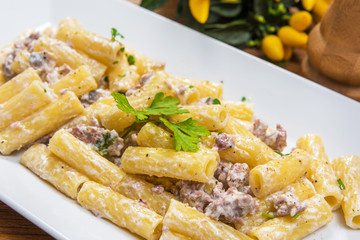 Rigatoni al sugo di salsiccia