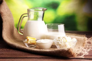 Crédence de cuisine en verre imprimé Produits laitiers milk products. tasty healthy dairy products on a table