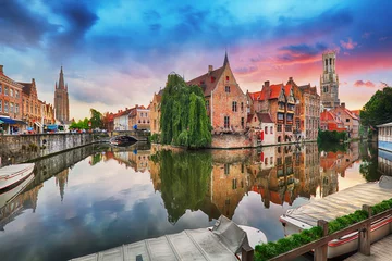 Deurstickers Brugge Brugge bij dramatische zonsondergang, België