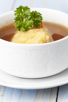 Bayerische Griesnockerlsuppe