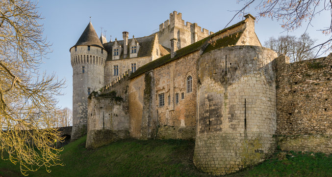 Château Saint Jean vu de l'extérieur de l'enceinte