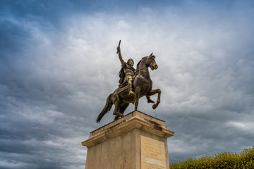 Statue equestre de Louis XIV roi de France au Parc du Peyrou à Montpellier, Occitanie en France