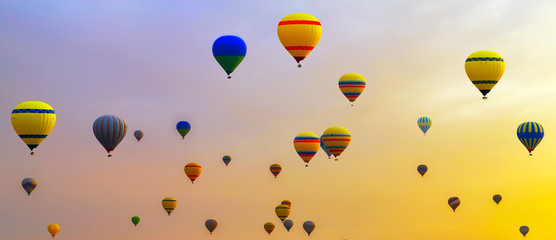 Obraz premium hot-air balloons Sunrise Adventure background travel
