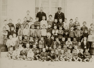 FOTO ANTICA CON CLASSE DI BAMBINI IN POSA