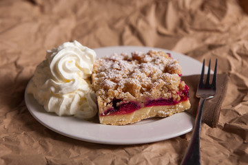 Zwetschgen-Datschi mit Sahne