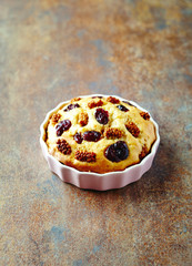 Simply yeast cake with mulberries and cranberries