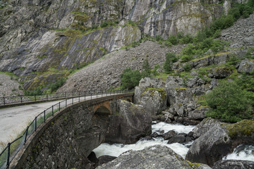Fototapeta na wymiar The Road to Eidfjord