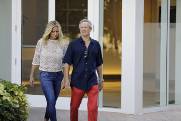 Young couple walking by a building