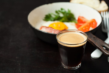 Sunny side up egg in cast iron pan