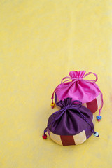 한지배경의 복주머니