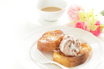 Mint and chocolate ice cream on french toast